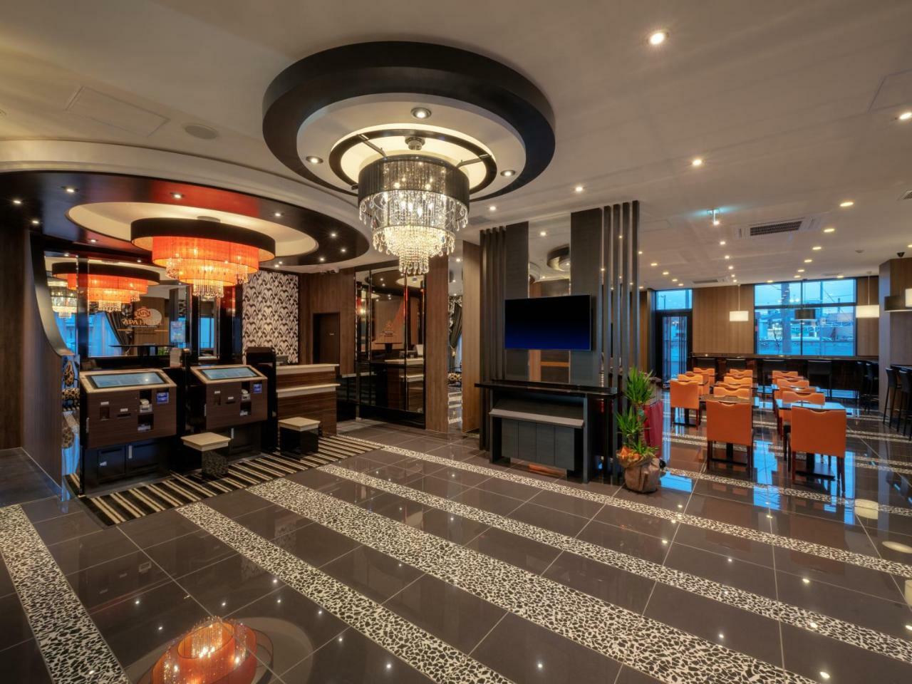 APA Hotel Ibaraki Koga Ekimae Bagian luar foto